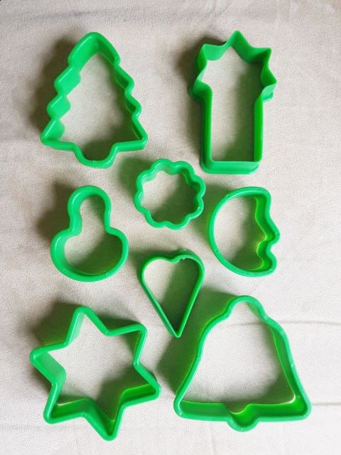 ASSORTED 8 CHRISTMAS CUTTERS DOUGH COOKIE BISCUIT. HCCC HCCT