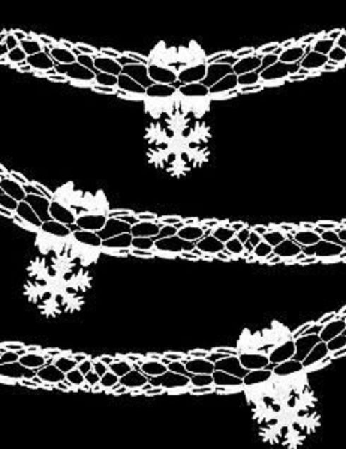 9FT WHITE SNOWFLAKE GARLAND DECORATION. DP53762