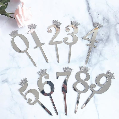 ASSORTED METALIC GOLD / SILVER 0-9 CAKE TOPPERS. JL1247